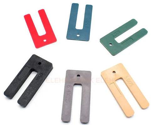 Emballage de cadres en plastique industriel, vitres en PP rouge en forme de U